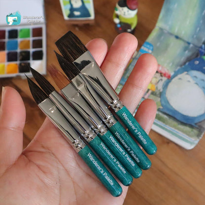 Pos 5: Gray squirrel hair brush tips detail - travel watercolor set