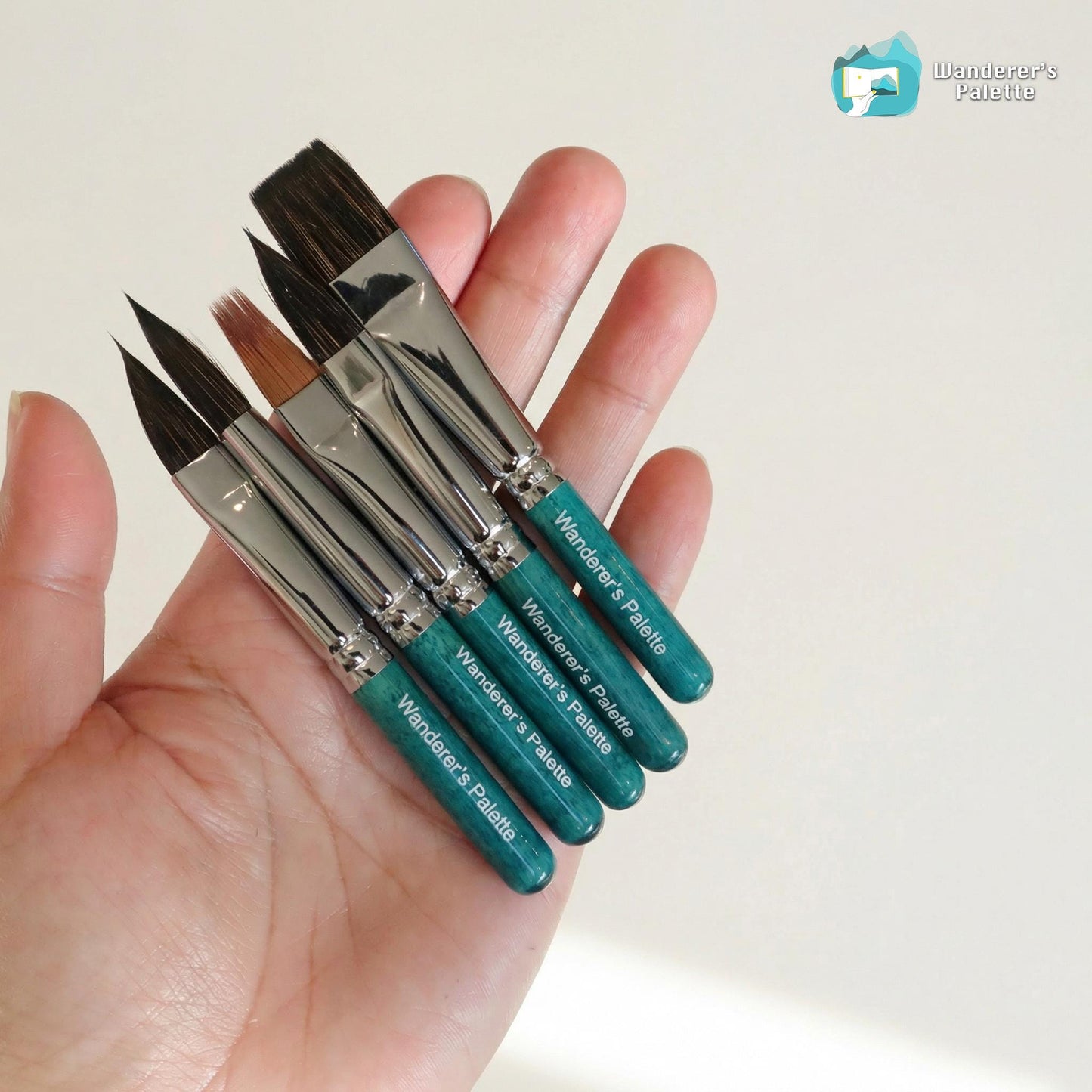 Pos 1: Travel watercolor brush set - gray squirrel hair short handle with pouch