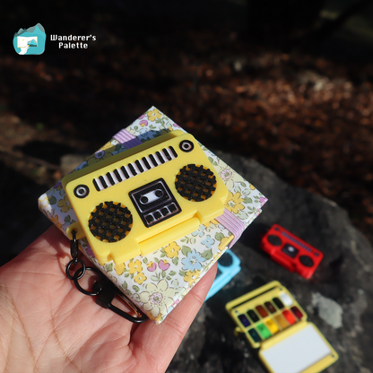 	Pos 6: Retro boombox palette size comparison - travel paint set