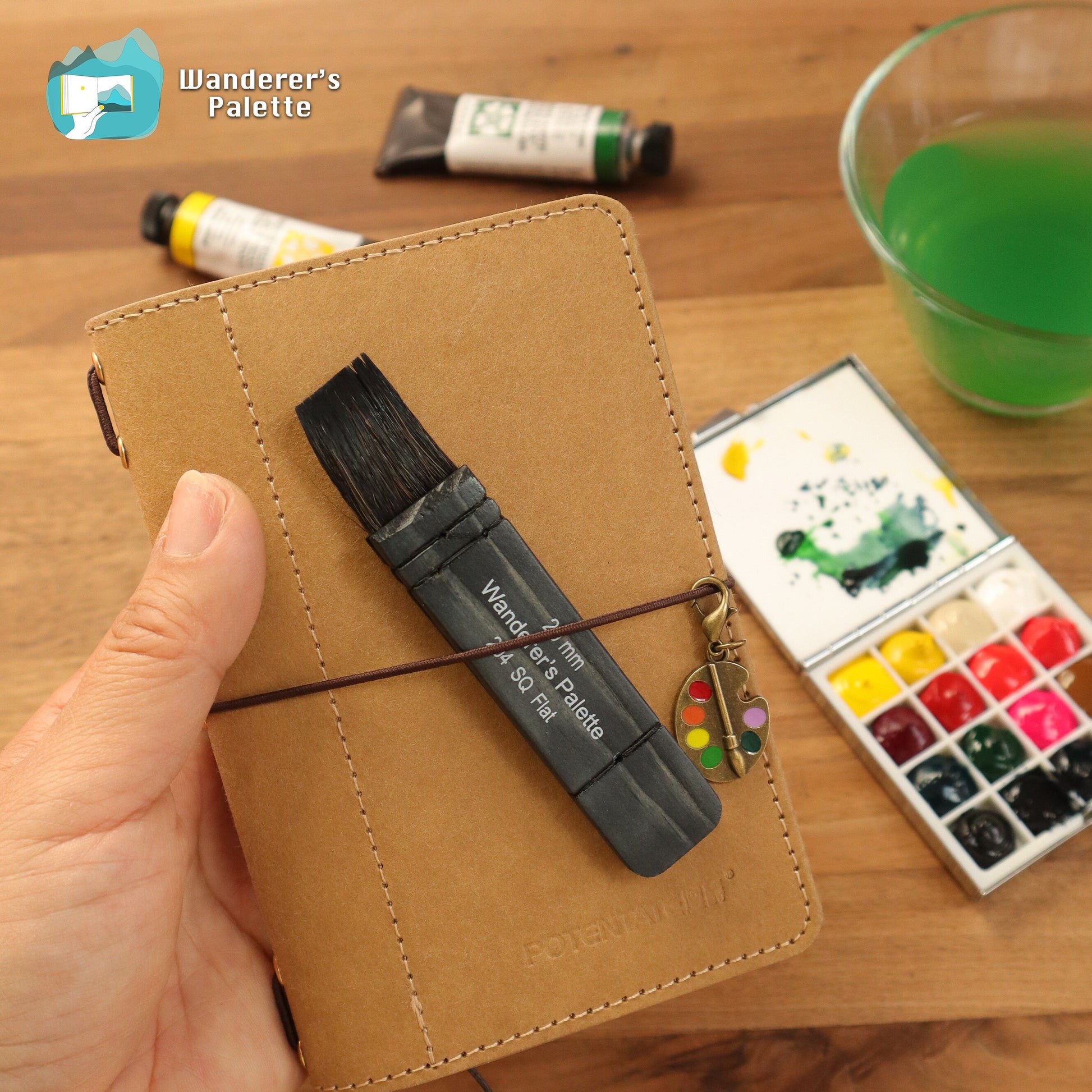 Pos 8: Squirrel mix hair watercolor brush in hand