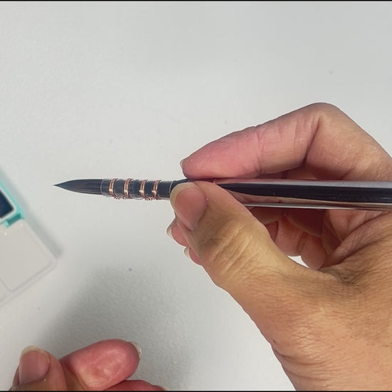 	Pos 5: Travel brush collapsed vs extended size comparison