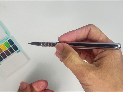 	Pos 5: Travel brush collapsed vs extended size comparison